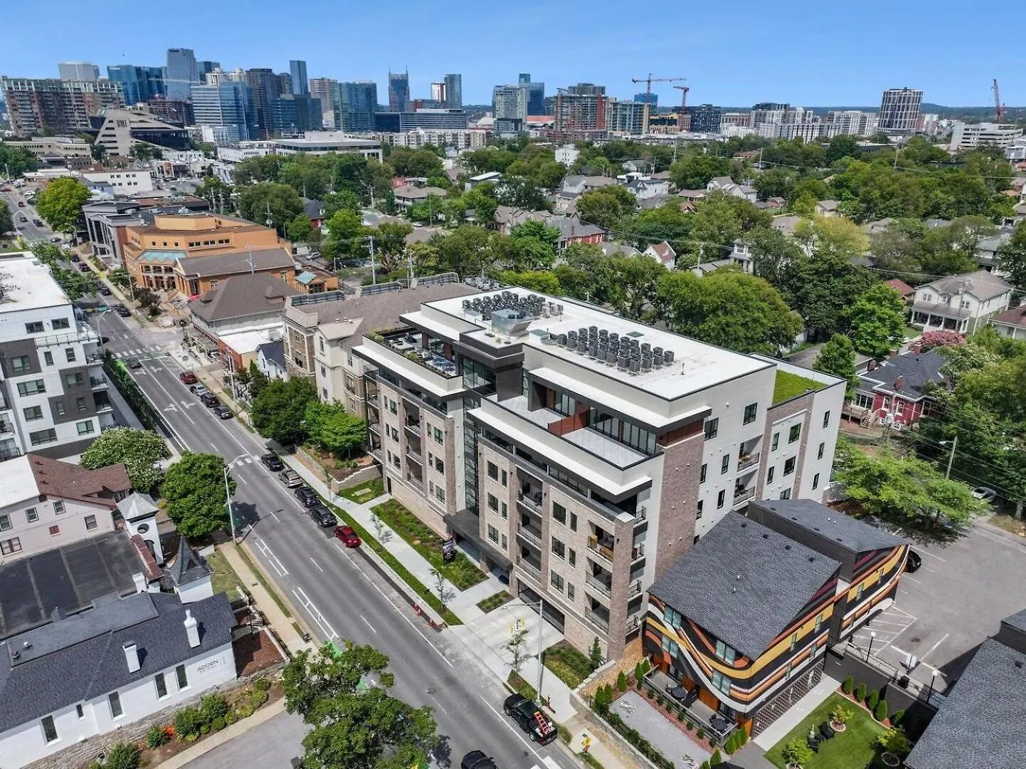 Hébergement de vacances Villa Let Er Buck On Music Row, Mins To Broadway With Pool, Gym, Balcony à Nashville