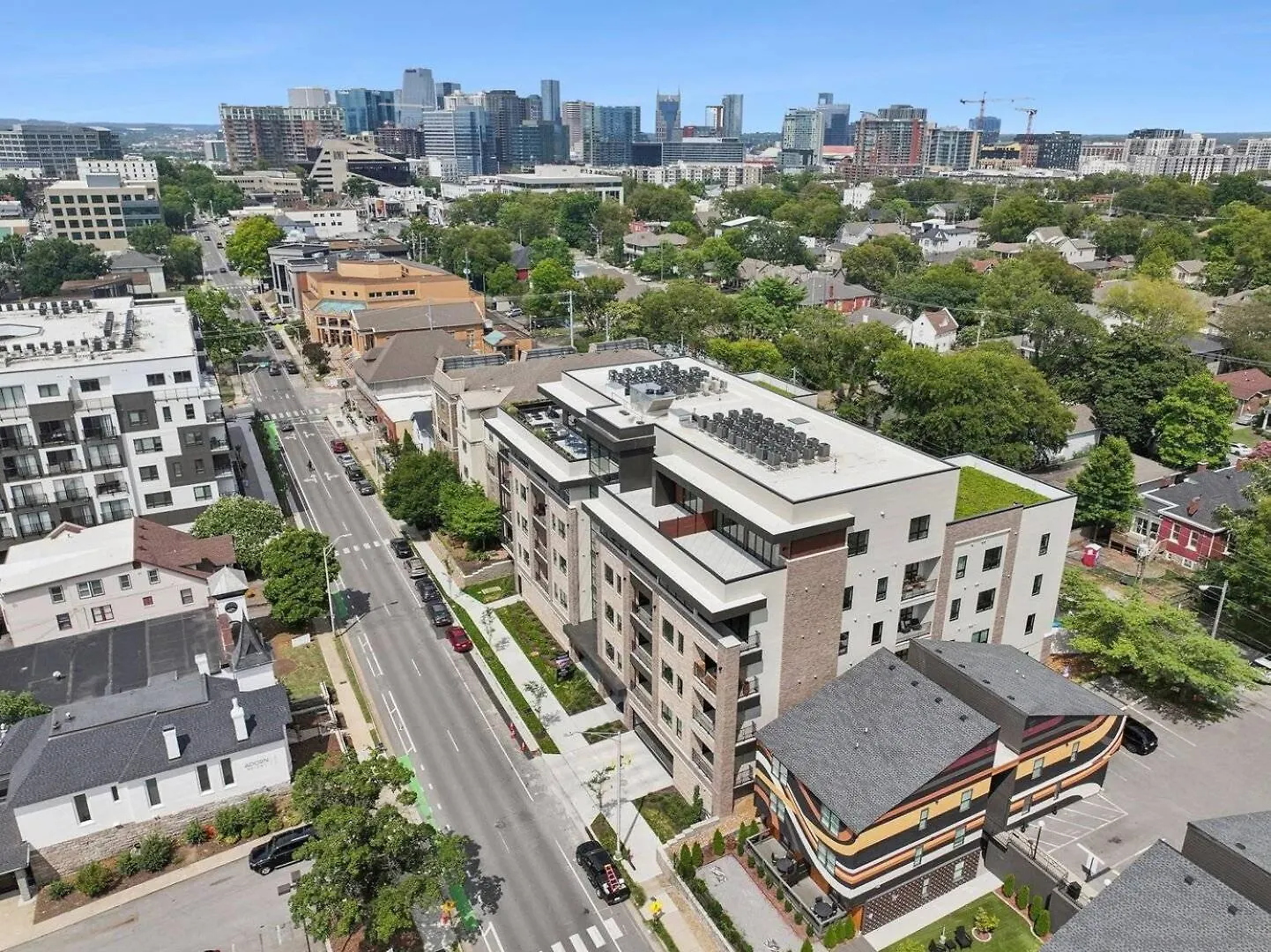 Let Er Buck On Music Row, Mins To Broadway With Pool, Gym, Balcony Villa Nashville