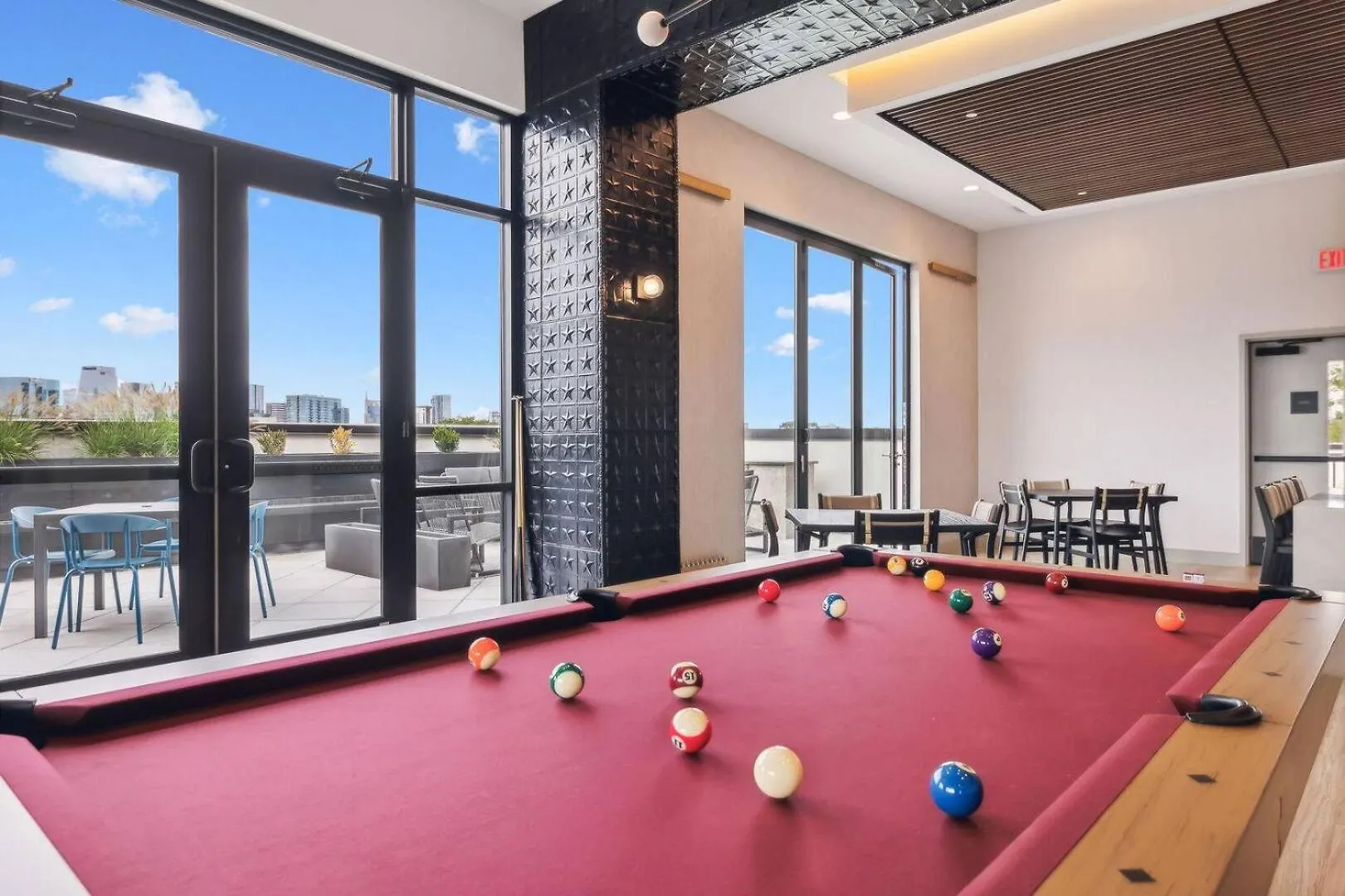 Vakantiehuis Let Er Buck On Music Row, Mins To Broadway With Pool, Gym, Balcony Villa Nashville
