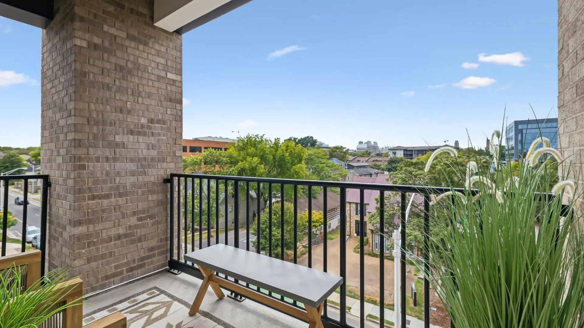 Let Er Buck On Music Row, Mins To Broadway With Pool, Gym, Balcony Villa Nashville 0*,