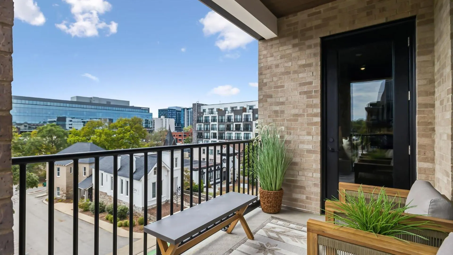 Let Er Buck On Music Row, Mins To Broadway With Pool, Gym, Balcony Villa Nashville Vakantiehuis